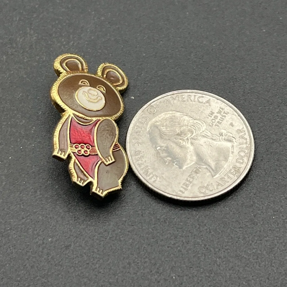 1980 Moscow Olympics Misha The Bear Mascot Red Singlet‎ Lapel Hat Pin
